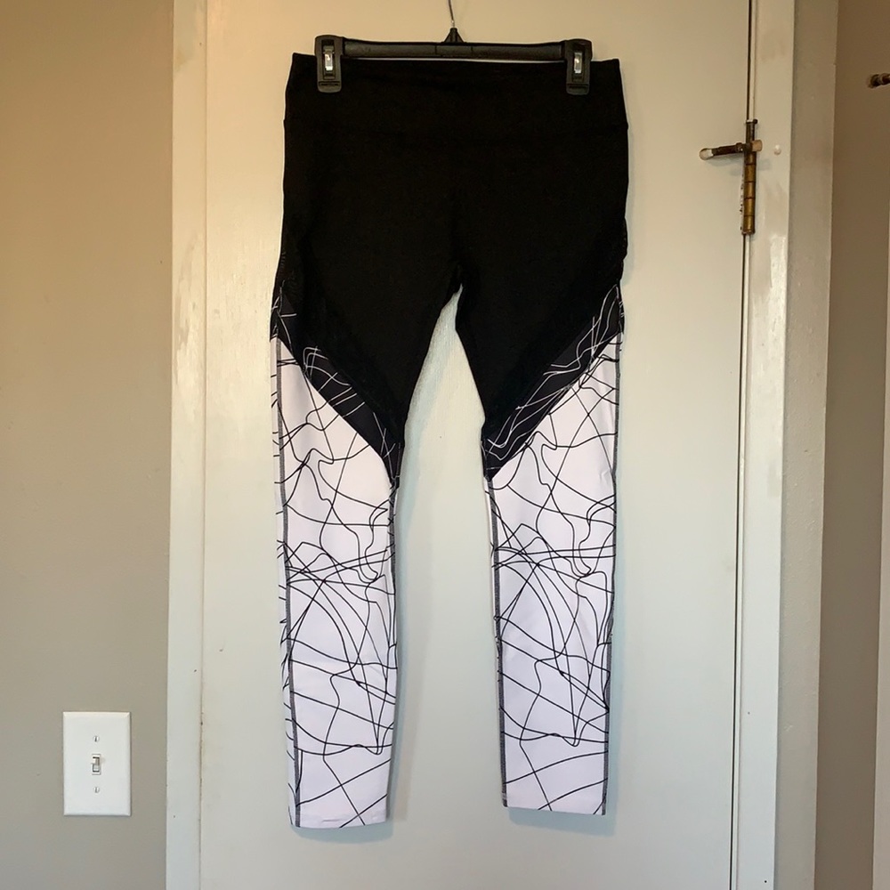 Fabletics black and white leggings